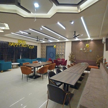 The Imperial Hotel And Convention Centre Kanpur Extérieur photo