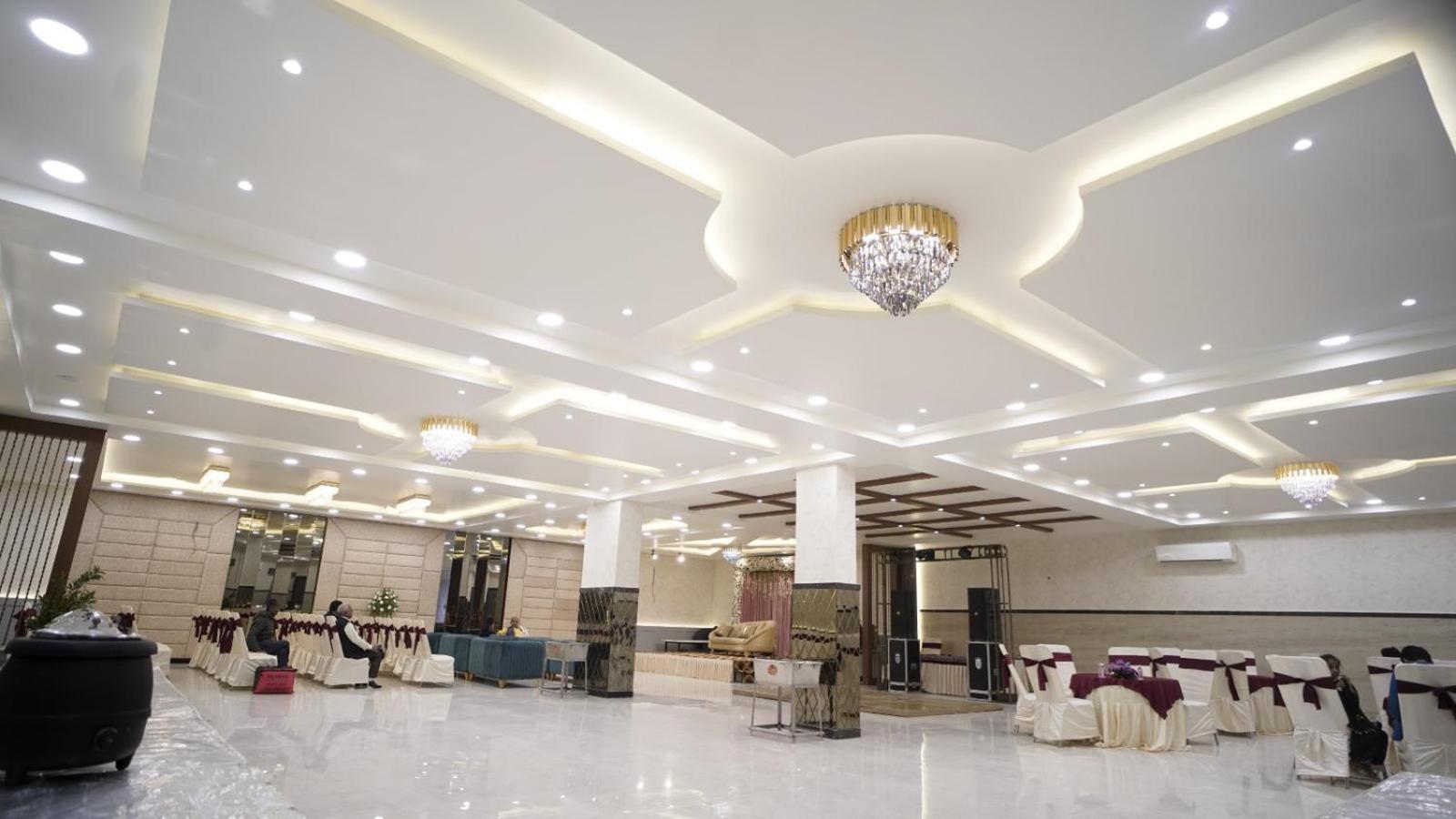 The Imperial Hotel And Convention Centre Kanpur Extérieur photo
