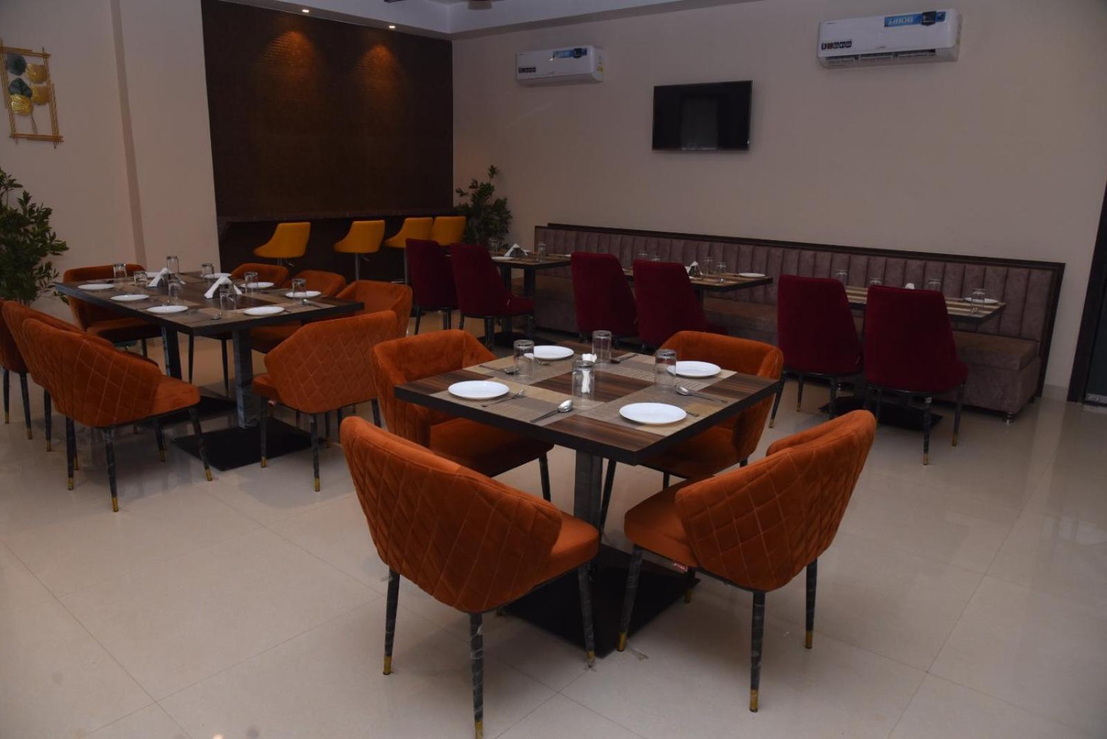 The Imperial Hotel And Convention Centre Kanpur Extérieur photo