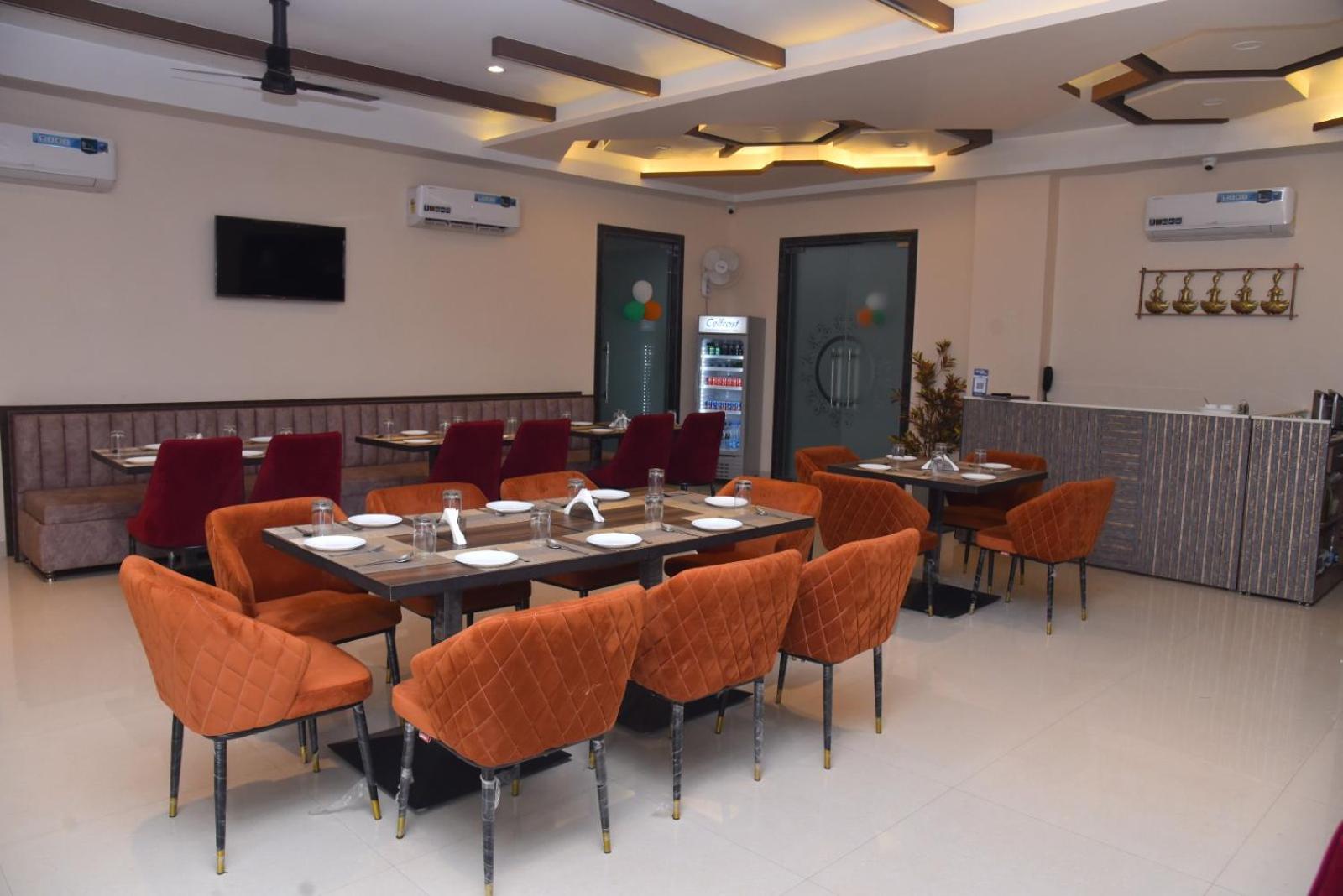 The Imperial Hotel And Convention Centre Kanpur Extérieur photo