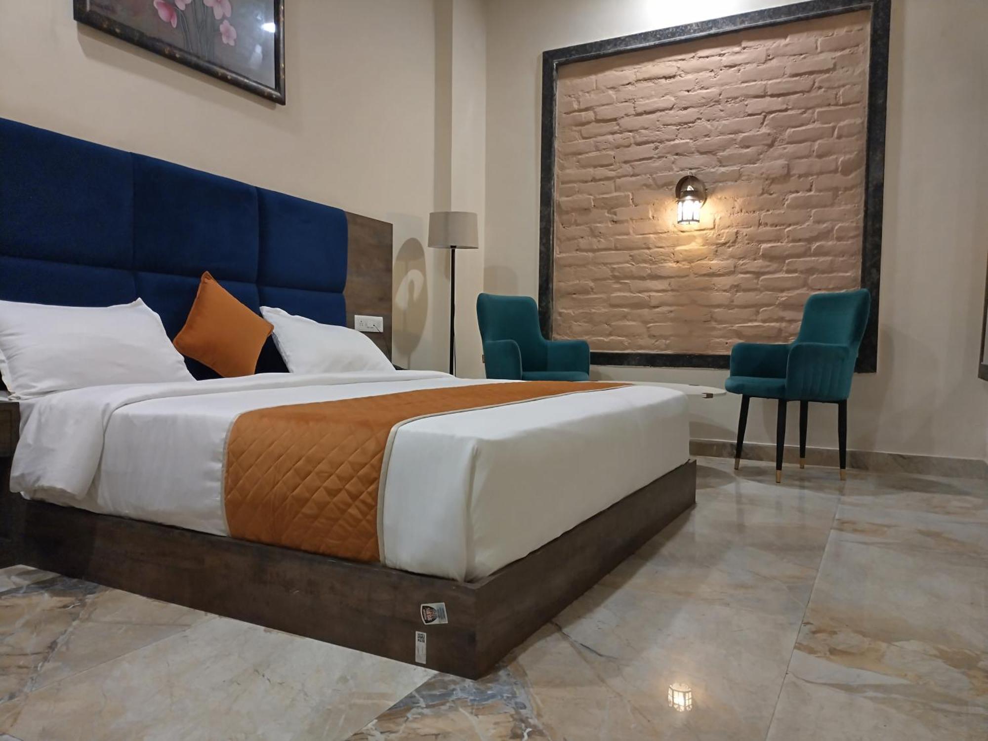 The Imperial Hotel And Convention Centre Kanpur Extérieur photo