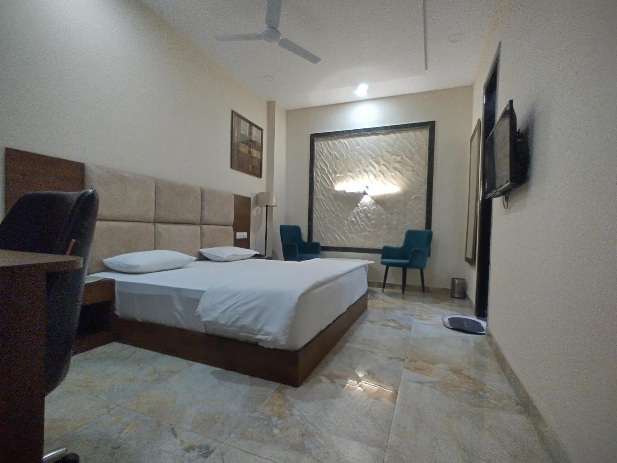 The Imperial Hotel And Convention Centre Kanpur Extérieur photo