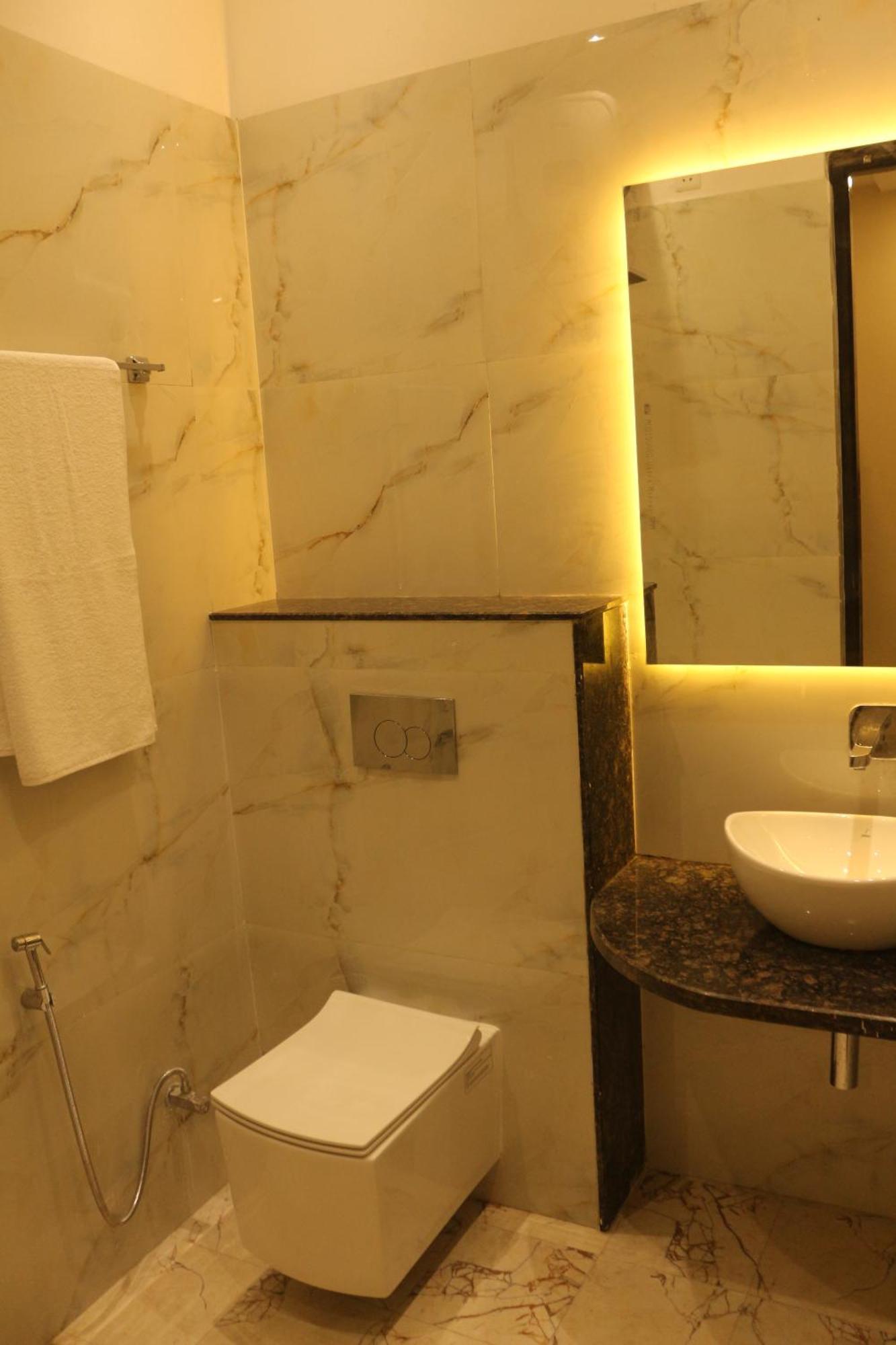 The Imperial Hotel And Convention Centre Kanpur Extérieur photo