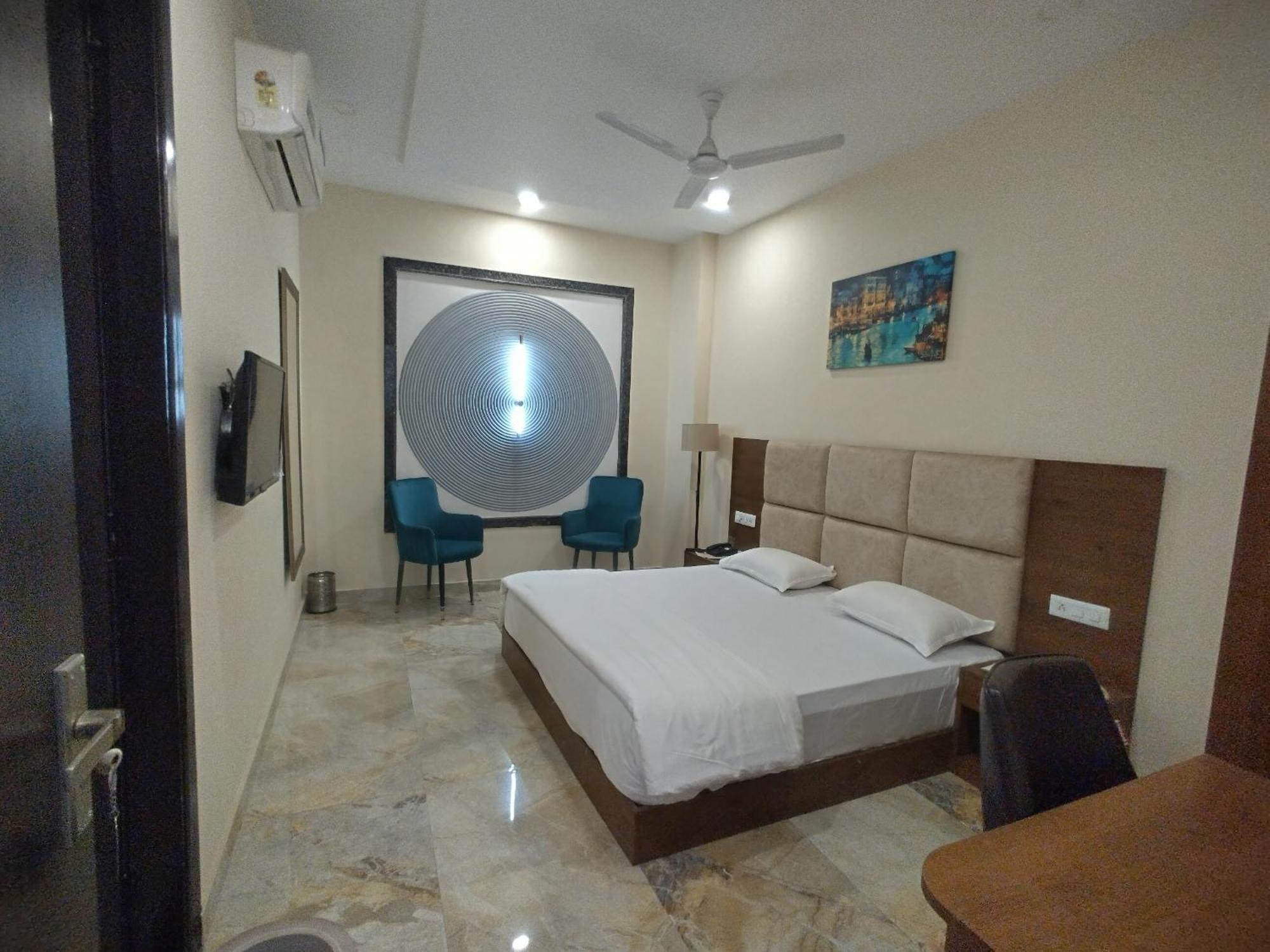 The Imperial Hotel And Convention Centre Kanpur Extérieur photo