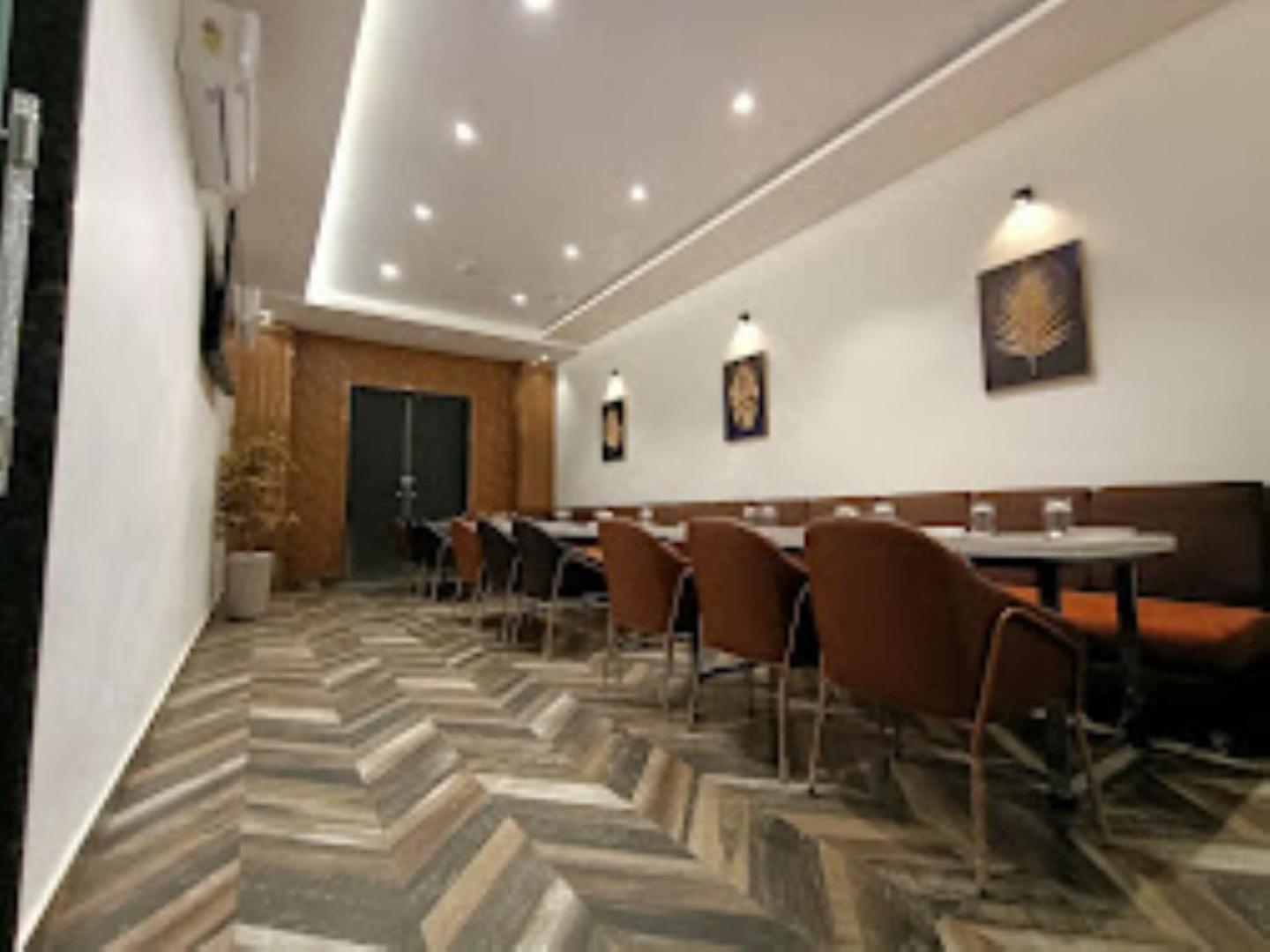 The Imperial Hotel And Convention Centre Kanpur Extérieur photo