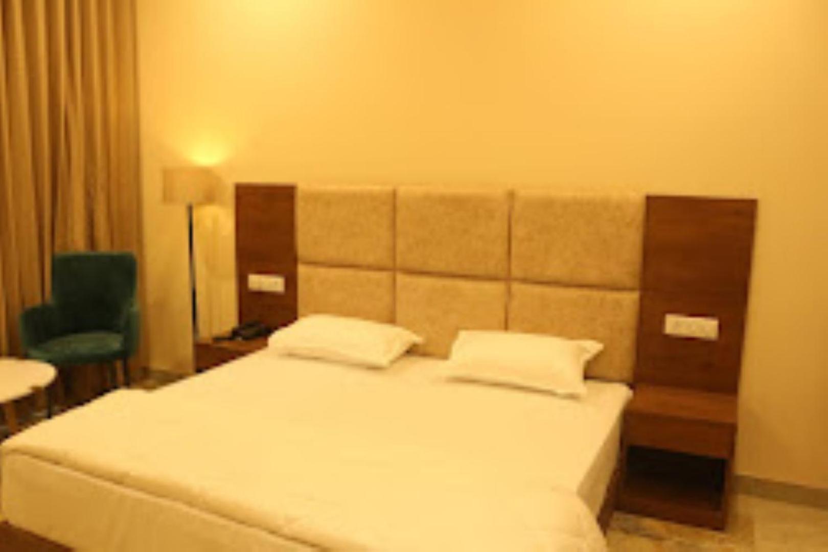 The Imperial Hotel And Convention Centre Kanpur Extérieur photo