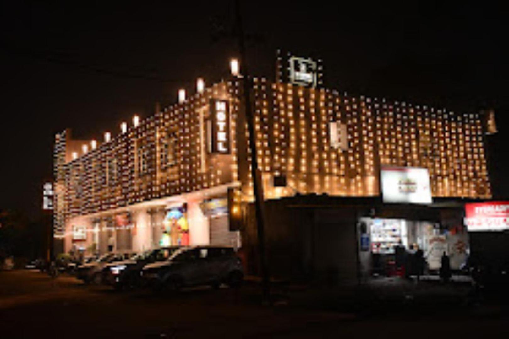 The Imperial Hotel And Convention Centre Kanpur Extérieur photo