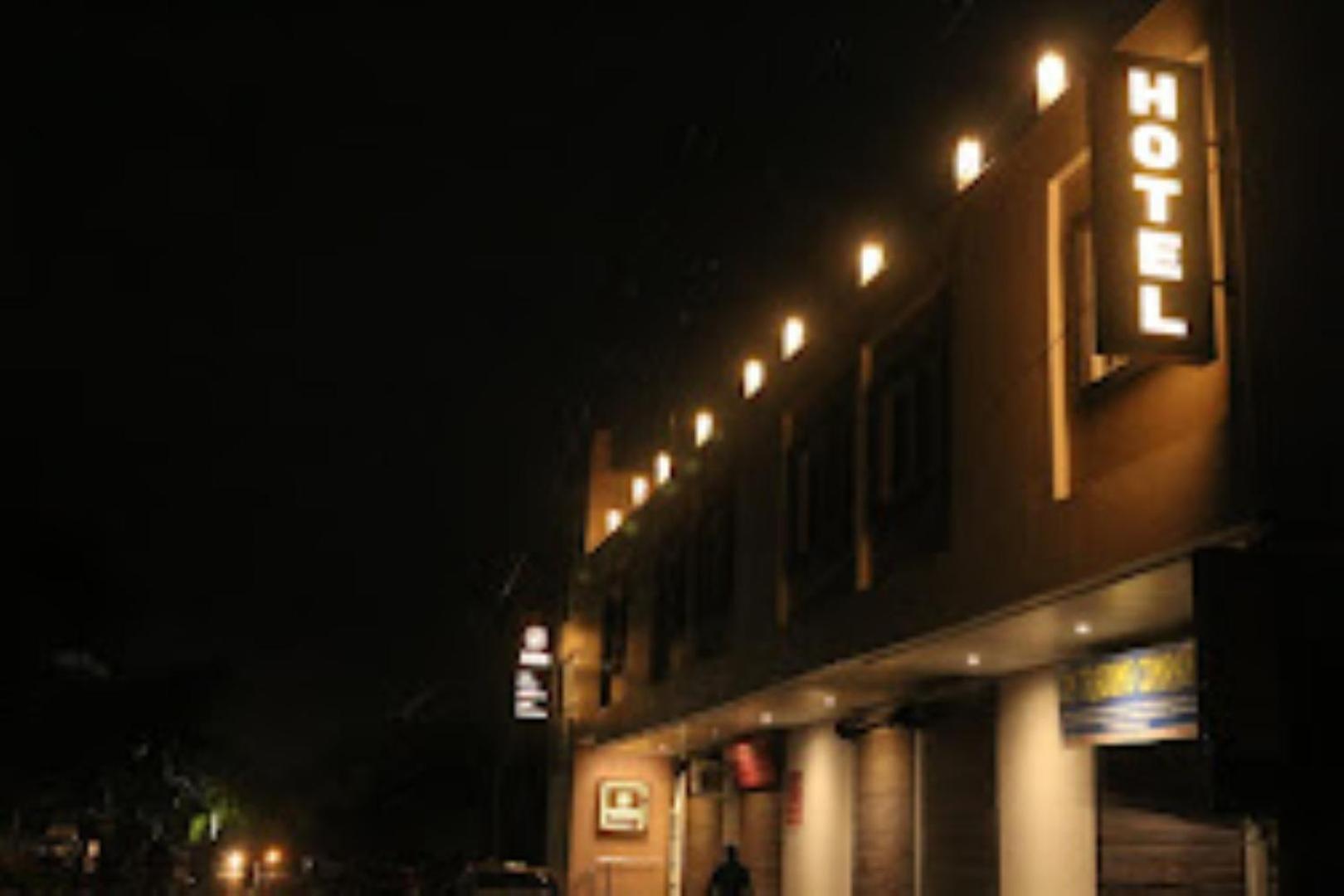 The Imperial Hotel And Convention Centre Kanpur Extérieur photo