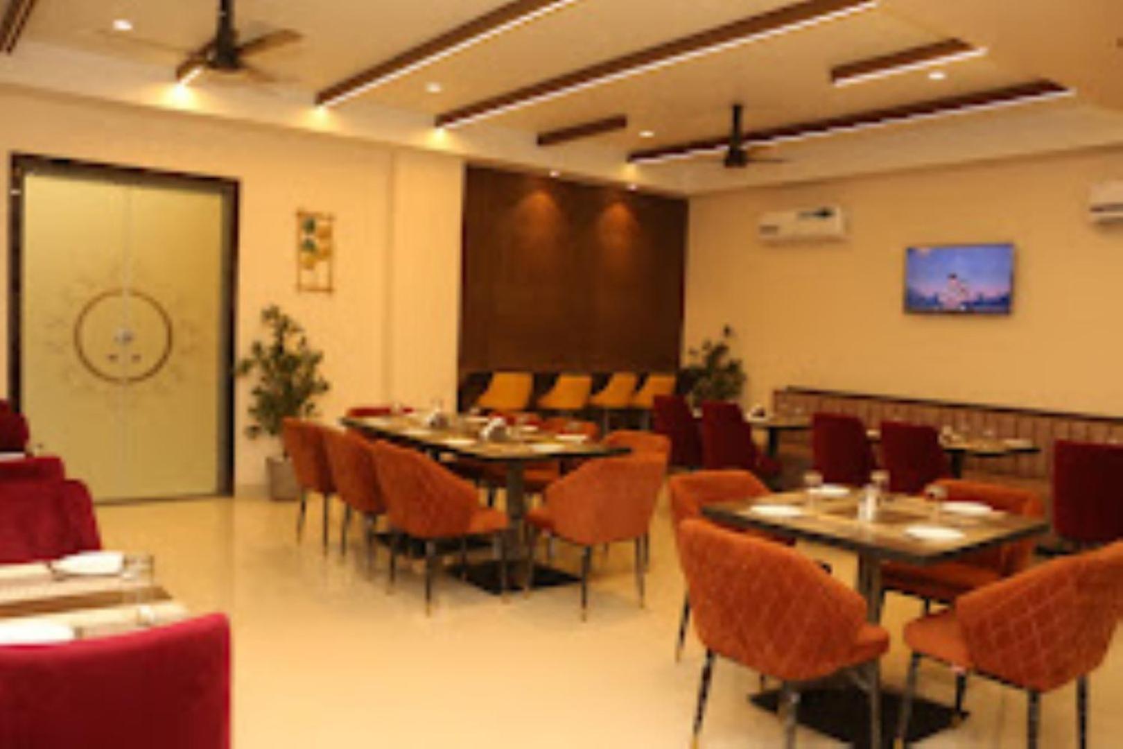 The Imperial Hotel And Convention Centre Kanpur Extérieur photo